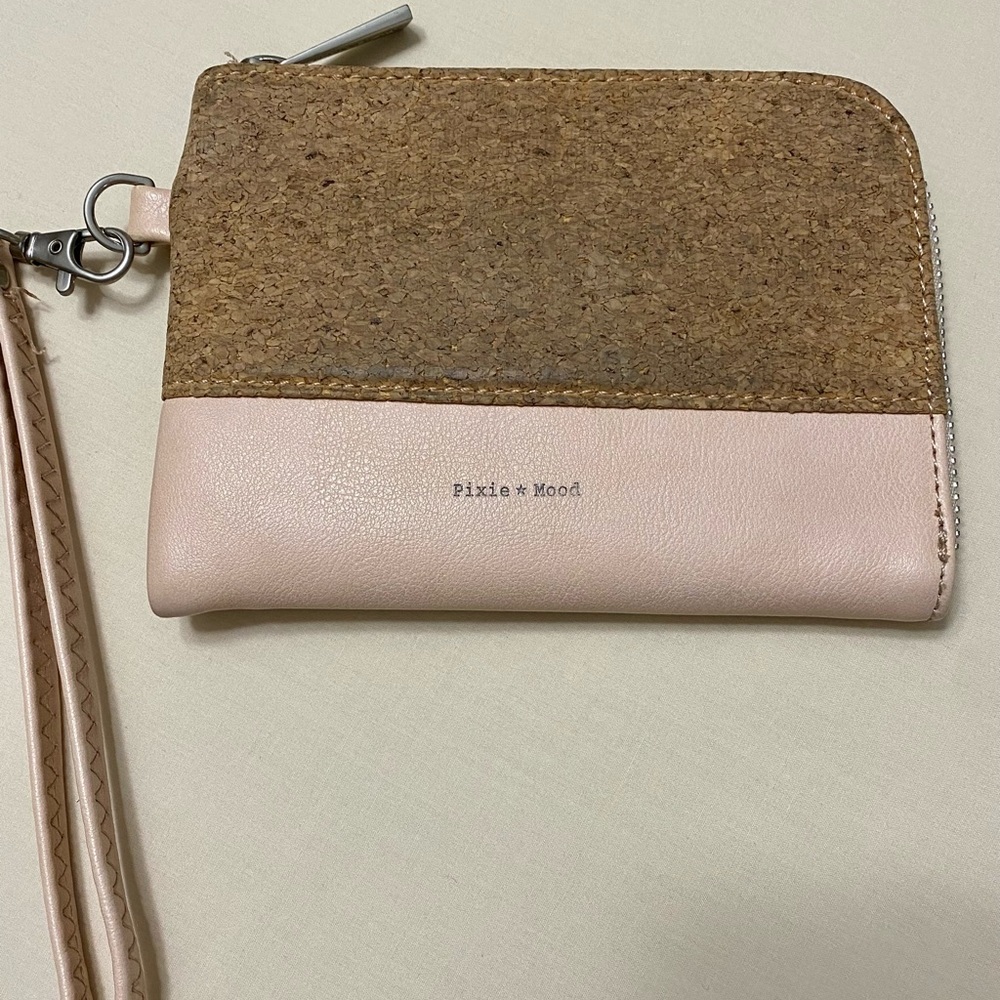Pixie Mood wristlet. EUC